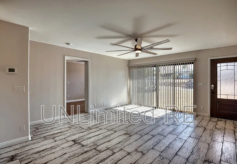 1435 Beefeater Dr — Photo 18