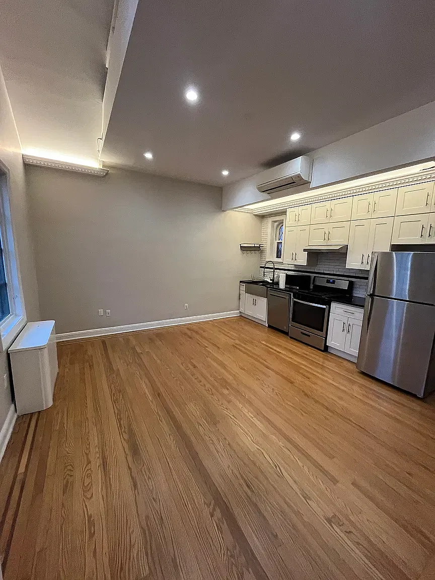 47-16 Ditmars Boulevard — Photo 1