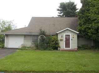 66 Candle Rd, Levittown, PA 19057