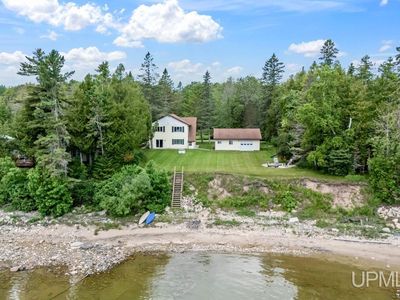 1040 M 35, Bark River, MI, 49807