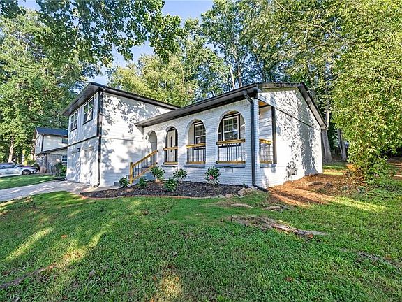 2nd image of 3892 Northstrand Dr