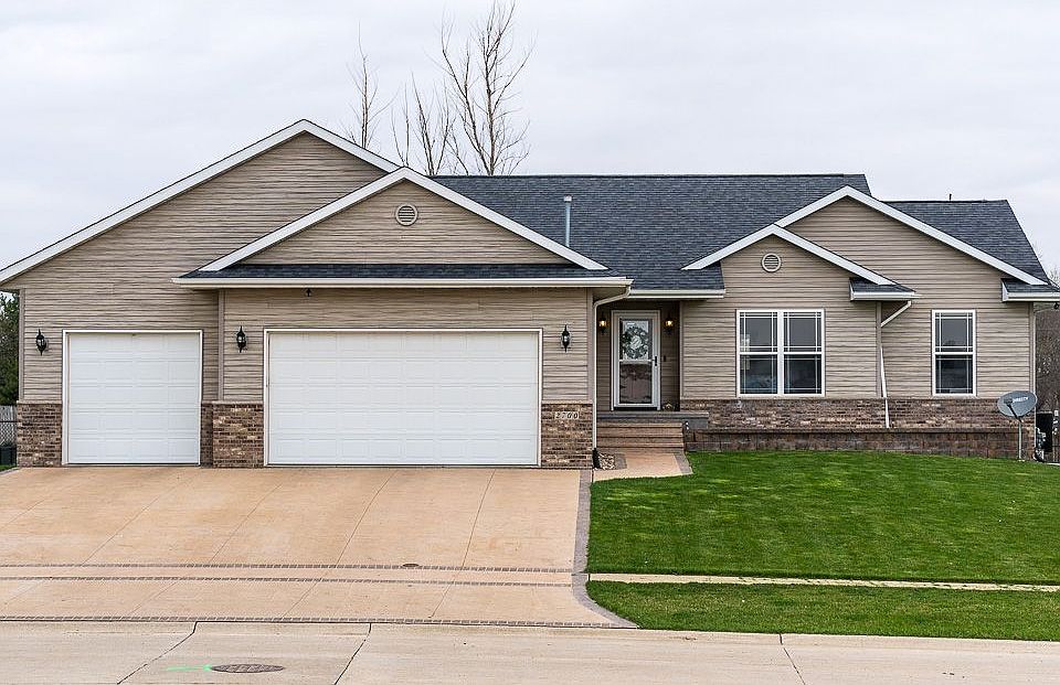 1st image of 2700 Burns Dr