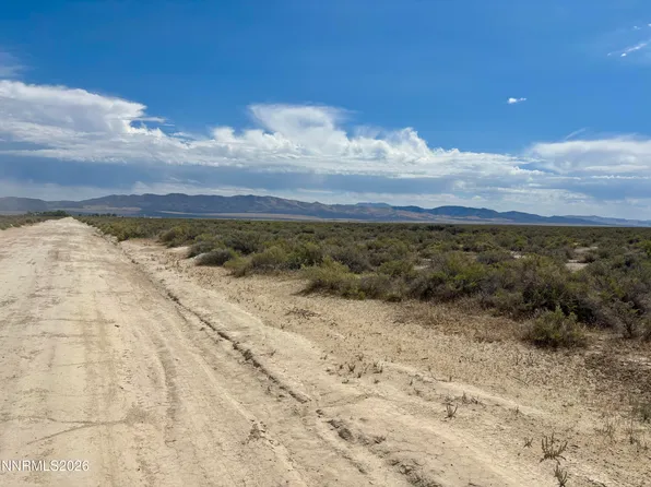 6700 Cheyenne Dr, Winnemucca, NV 89445