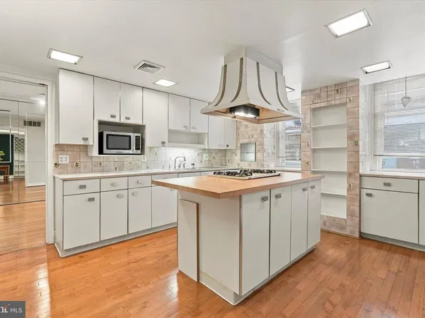 1901 Walnut St APT 6A, Philadelphia, PA 19103