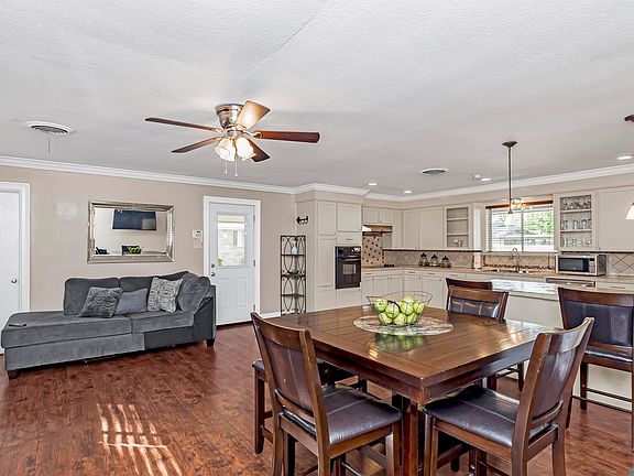 3rd image of 1050 Landwood Dr