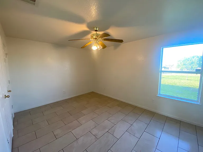 103 Castellon Ct #B — Photo 9