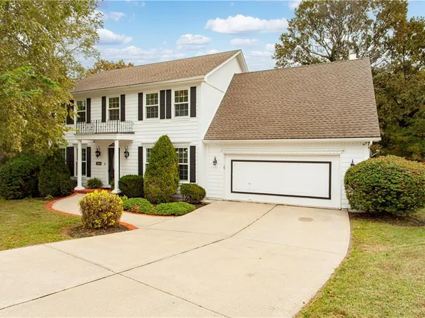 2404 SW Clear Creek Ct, Blue Springs, MO 64015