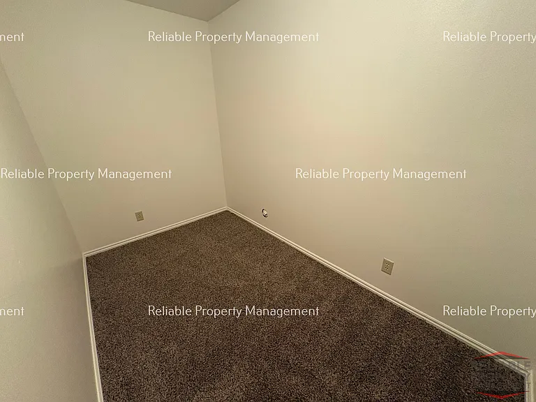 1322 Walstrom Ln — Photo 12