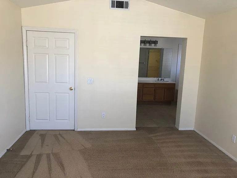 460 Middlebury Ct — Photo 19