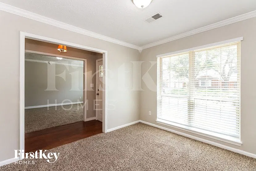 4 bed, 2.0 bath, 2313 sqft, $2,335 — Photo 4