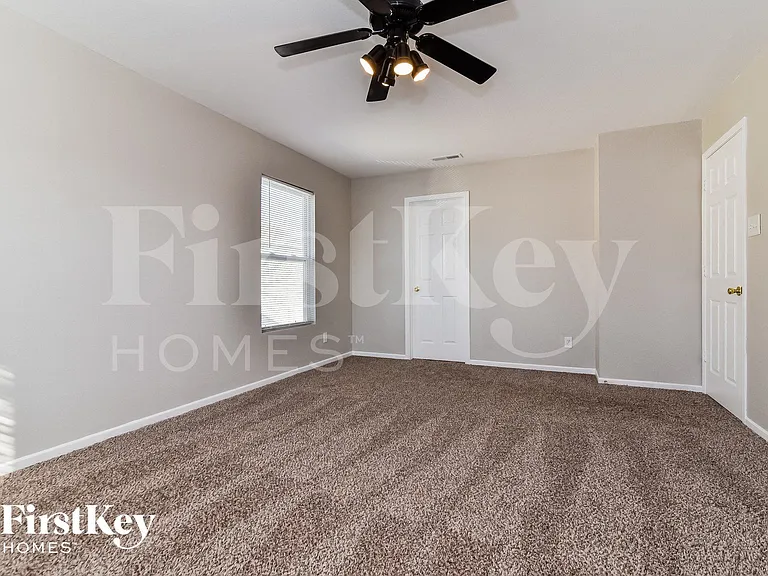 8016 Grove Berry Way — Photo 8