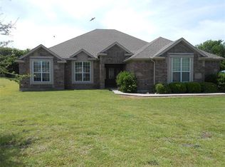 833 Lester Burt Rd, Farmersville, TX 75442