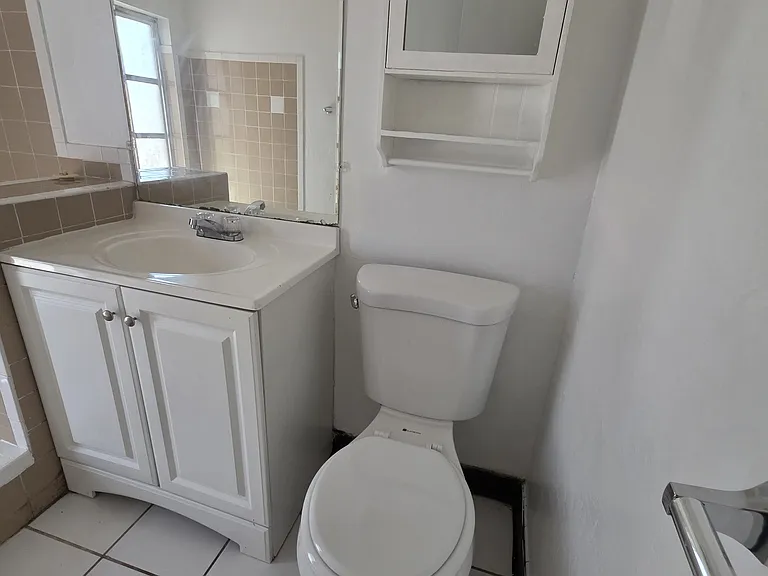 3302 Bainbridge Dr — Photo 3