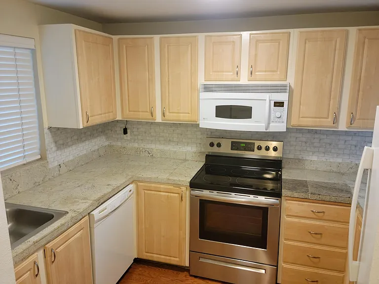 11109 NE 124th Ln #B205 — Photo 2
