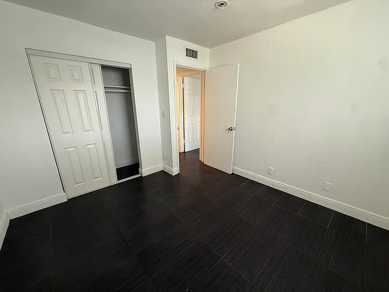 37 SW 14th St #17 — Photo 9