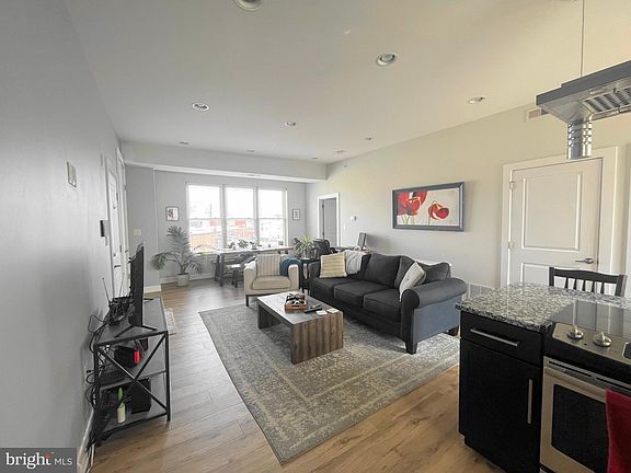 3rd image of 714 N Chadwick St #24-6