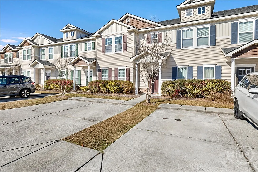 3 bed, 2.5 bath, 1592 sqft, $2,300 — Photo 3