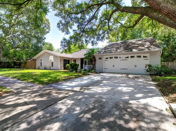 17704 Rivendel Rd, Lutz, FL 33549