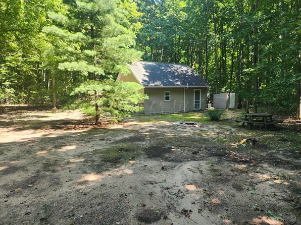 2587 W Armstrong Lake Trl, Empire, MI 49630