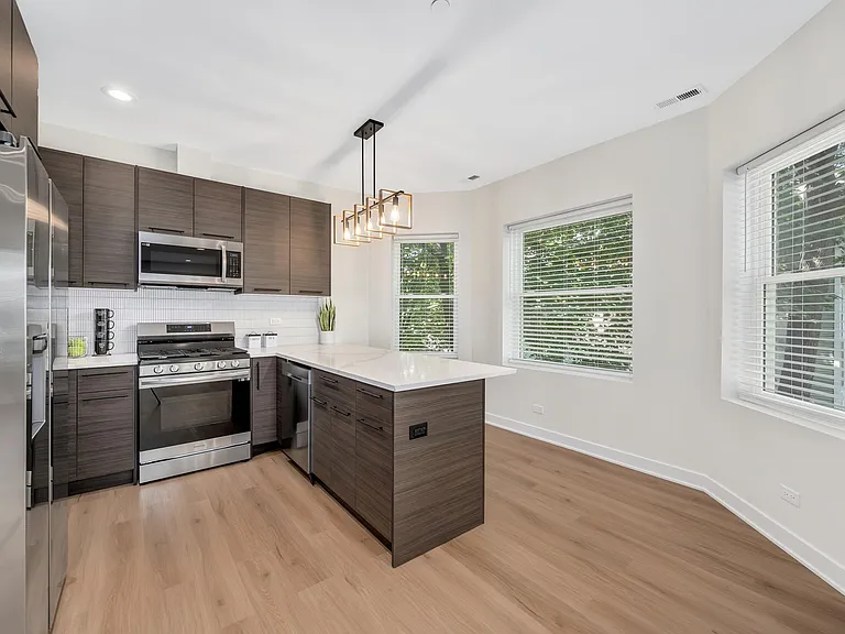 1111 Erie St #2 — Photo 3