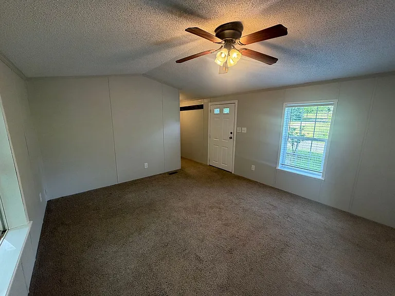 2476 Cunningham Rd — Photo 4