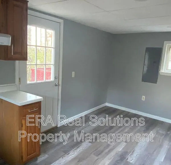 225 N 2nd St — Photo 7
