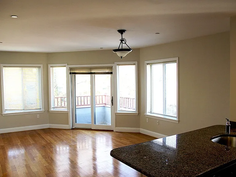 1522 Vfw Pkwy #402 — Photo 13