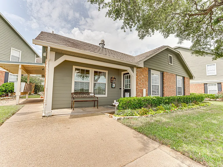 Arbors Of Corsicana — Photo 39