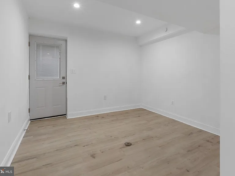 3284 Annandale Rd — Photo 34