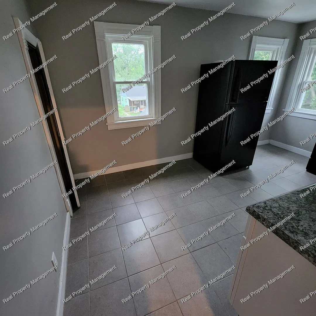 2nd Story 2 Bedroom Apartment — Photo 3