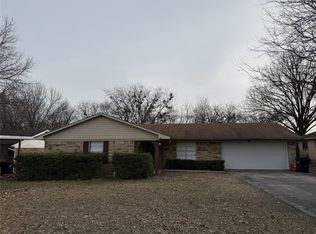 415 W Highland Dr, Whitewright, TX 75491