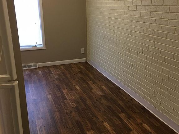 room for table in kitchen