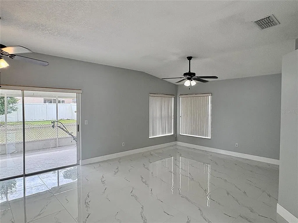 3 bed, 2.0 bath, 1328 sqft, $2,600 — Photo 4