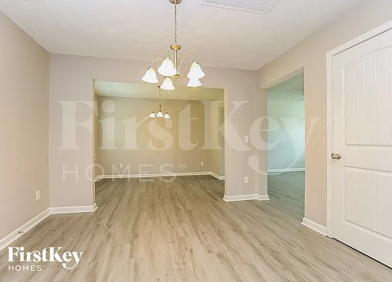 307 Amit St — Photo 5