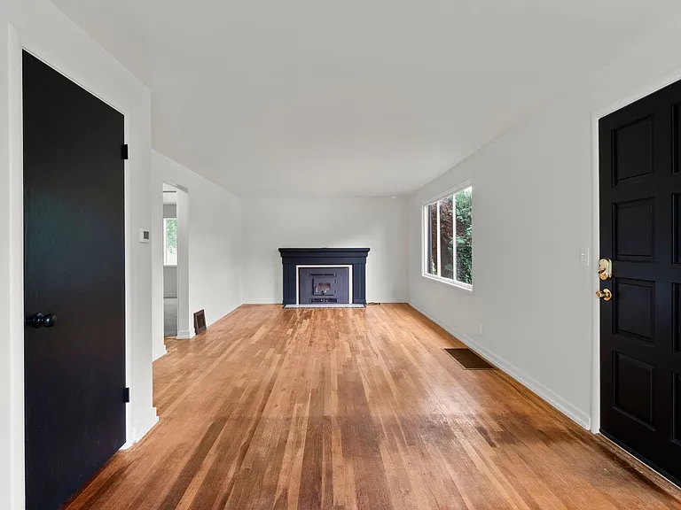 2521 W Sanson Ave — Photo 5