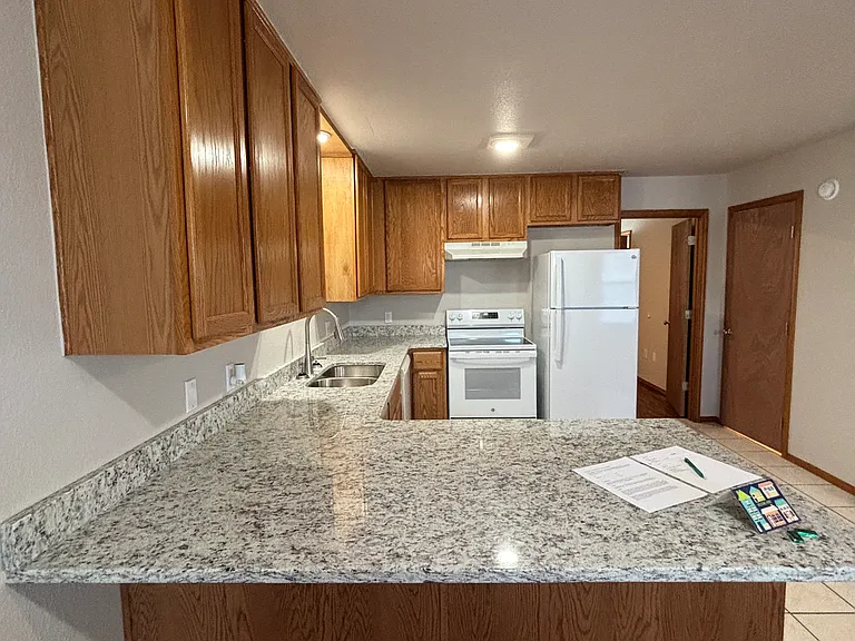 Park Plaza Apartments — Photo 19