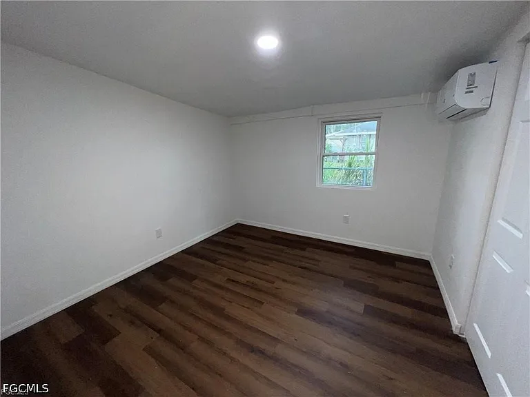 1270 Allen St #B — Photo 12