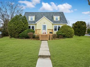 52 Bennett St, Kings Park, NY 11754