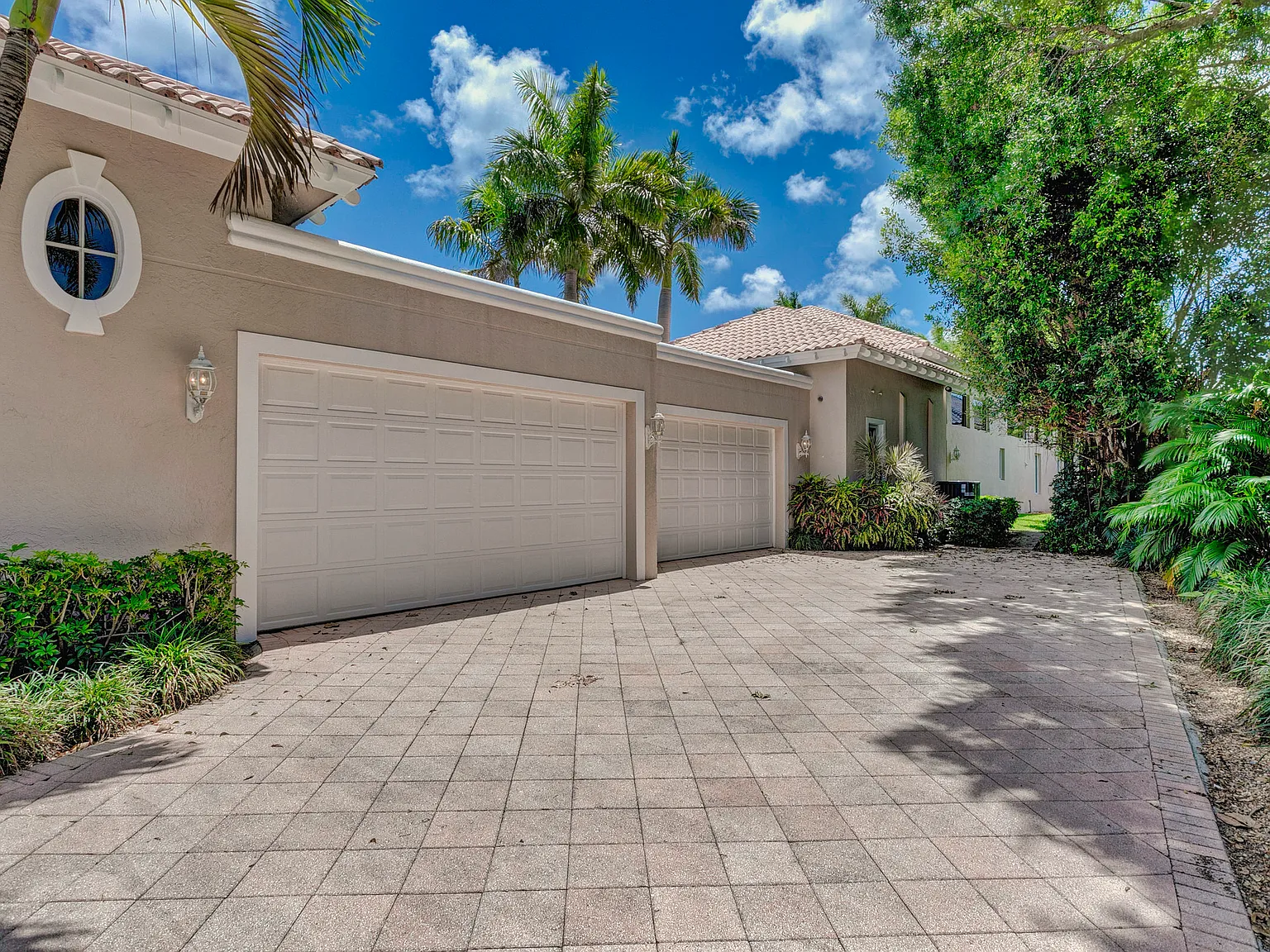 5 bed, 4600 sqft, $30,000 — Photo 3