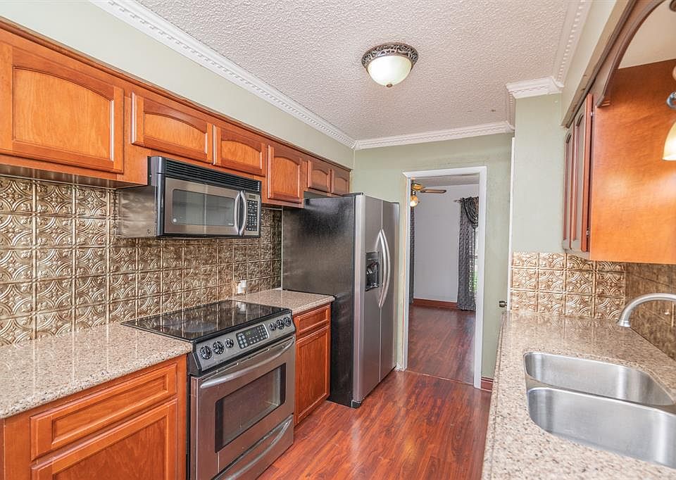 1st image of 1102 Doris St
