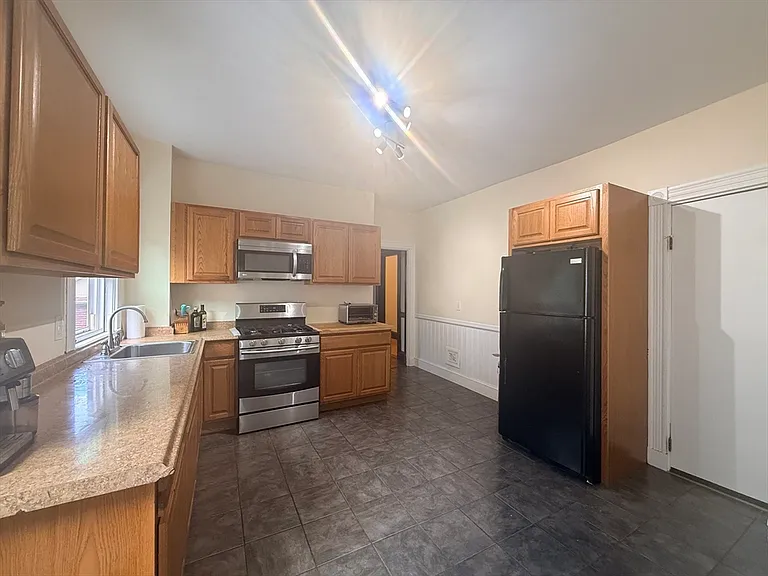 32 Thornton St #2 — Photo 11