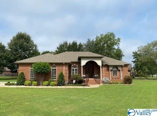 137 Azalea Cir, Guntersville, AL 35976