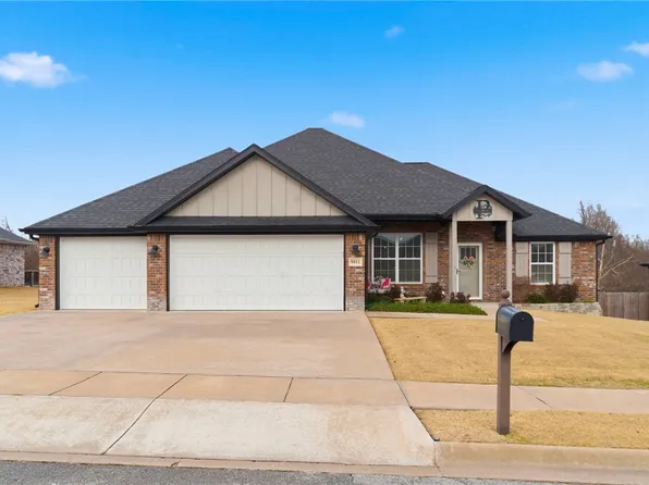 9011 Overland Dr, Siloam Springs, AR 72761