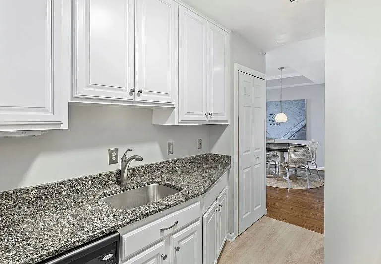 1830 17th St NW #703 — Photo 3