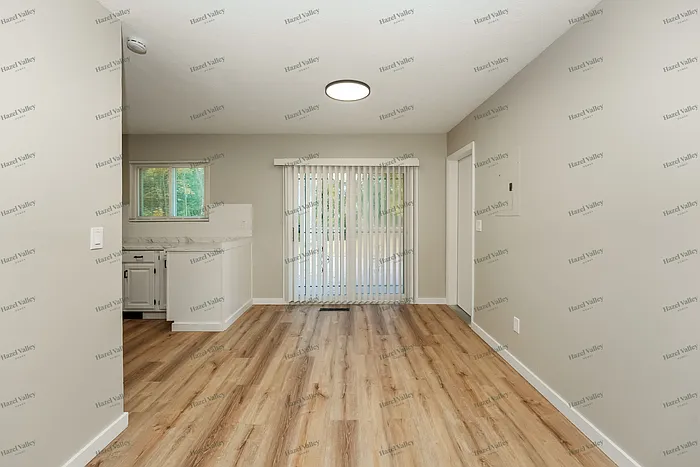 3 bed, 1.0 bath, 1170 sqft, $1,800 — Photo 4