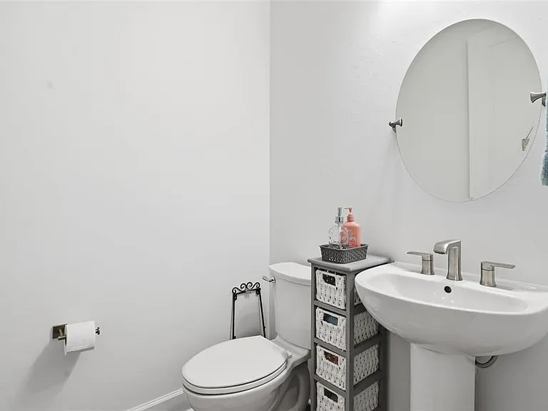 Pebble Ridge Dr — Photo 32