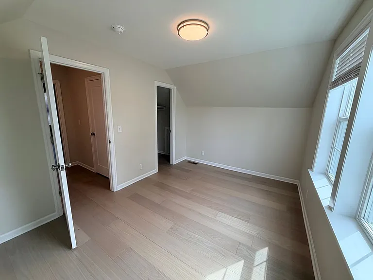7607 N Interstate Ave — Photo 13