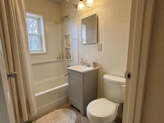 4th image of 31 Annawan St #E4