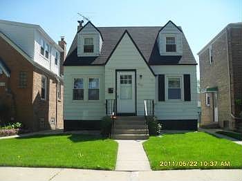2nd image of 3227 N Ozark Ave