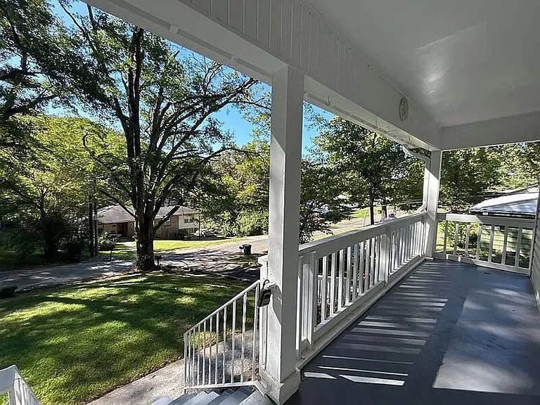 923 Vanderbilt St — Photo 3